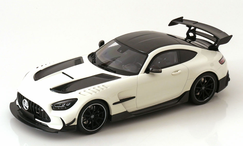 Mercedes-Benz AMG GT Black Series 2020 Wit Metallic / Carbon 1-18 Minichamps Limited 300 Pieces