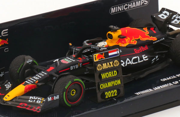 Oracle Red Bull RB18 Winner Japanese GP 2022 (Inkl.Pitboard) World Champion Max Verstappen 1-43 Minichamps Limited 1248 Pieces