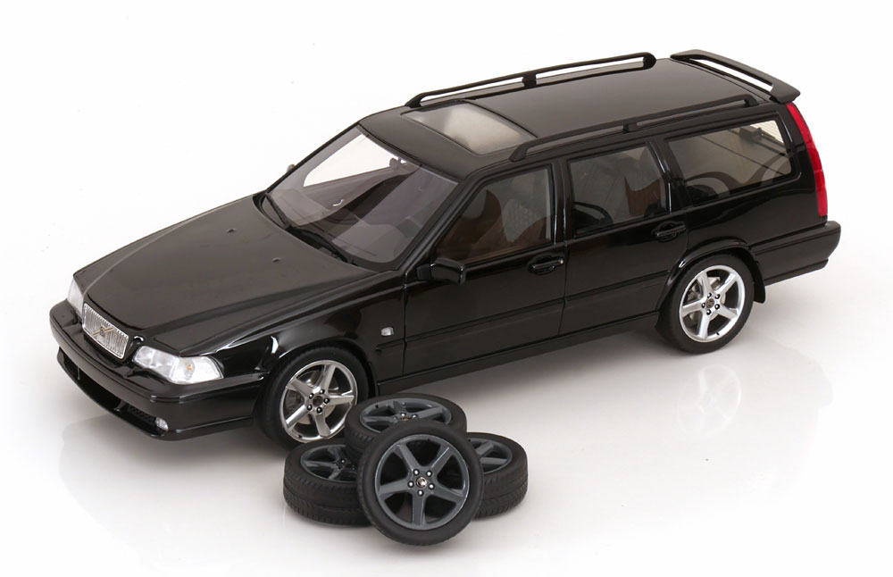 Volvo V70 R Combi 1999 (Generatie 1) Inkl.Extra Set Velgen Zwart 1-18 DNA Collectibles (Resin)
