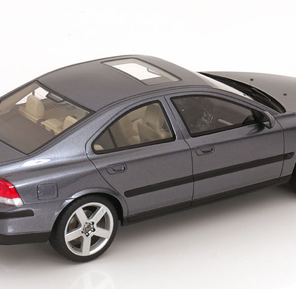 Volvo S60 R 2003 Grijs Metallic 1-18 DNA Collectibles (Resin)