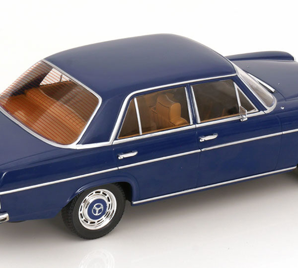 Mercedes-Benz 200D (W115) 1968 Donkerblauw 1-18 MCG Models