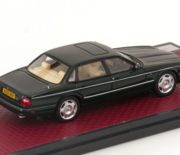 Jaguar XJR X300 1997 Donkergroen 1-43 Matrix Scale Models Limited 100 Pieces