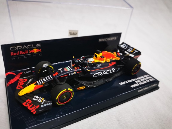 Oracle Red Bull Racing RB18 #1 Winner Italian GP 2022 Max Verstappen 1-43 Minichamps Limited 288 Pieces