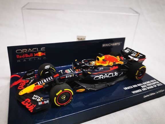 Oracle Red Bull Racing RB18 #1 Winner Abu Dhabi GP 2022 Max Verstappen 1-43 Minichamps Limited 432 Pieces