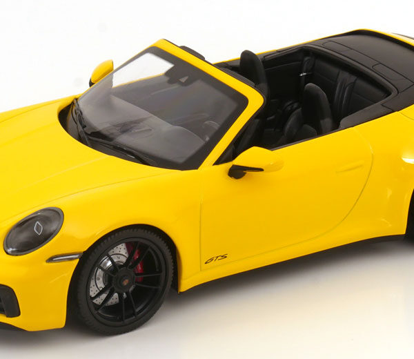 Porsche 911 Carrera 4 GTS Cabriolet 2020 Geel 1-18 Minichamps