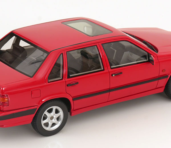 Volvo 850 GLT Limousine 1991-1994 Rood 1-18 Cult Scale Models (Resin)