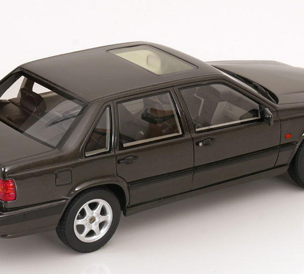 Volvo 850 GLT Limousine 1991-1994 Donkergroen Metallic 1-18 Cult Scale Models (Resin)