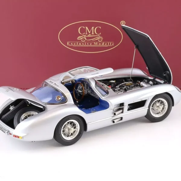 Mercedes-Benz 300 SLR Coupe 1955 Zilver (Interieur Blauw) 1-18 CMC Limited Edition