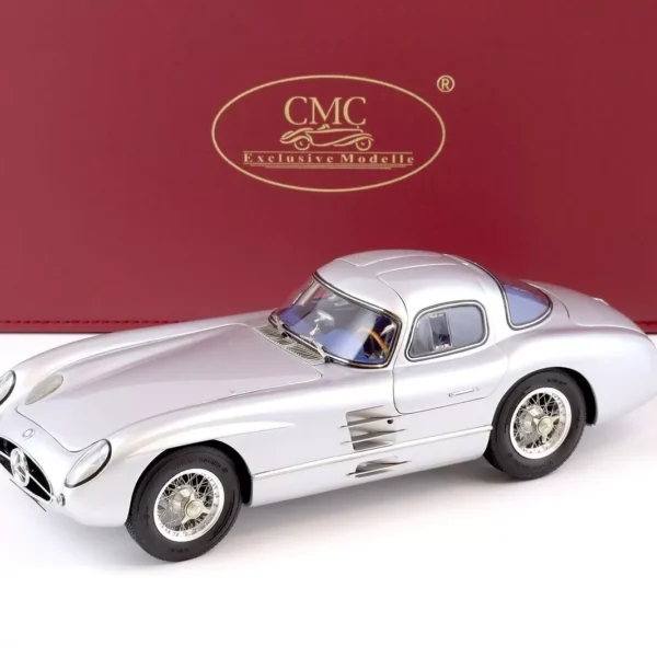 Mercedes-Benz 300 SLR Coupe 1955 Zilver (Interieur Blauw) 1-18 CMC Limited Edition