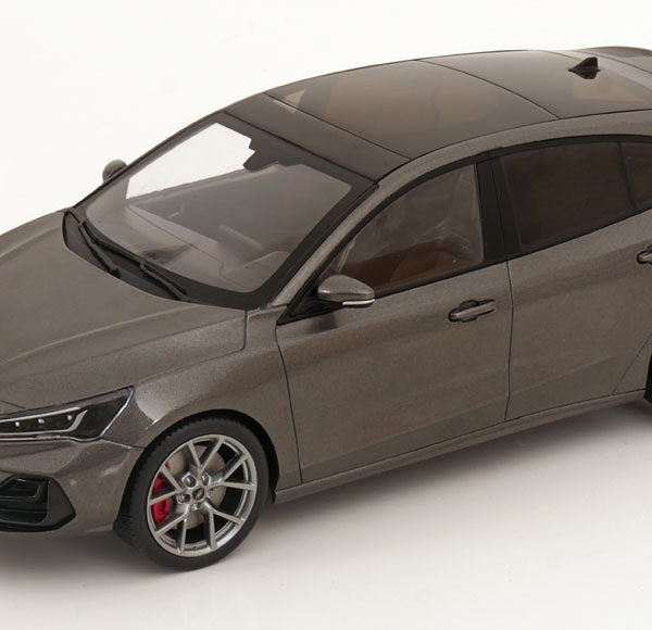 Ford Focus ST 2022 Grijs Metallic 1-18 MCG Models