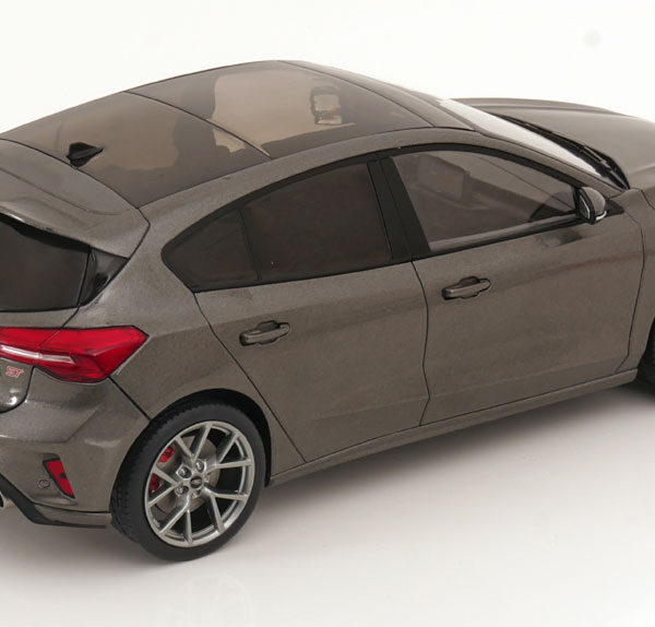 Ford Focus ST 2022 Grijs Metallic 1-18 MCG Models