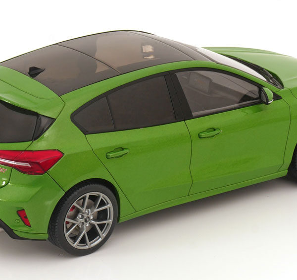 Ford Focus ST 2022 Groen Metallic 1-18 MCG Models