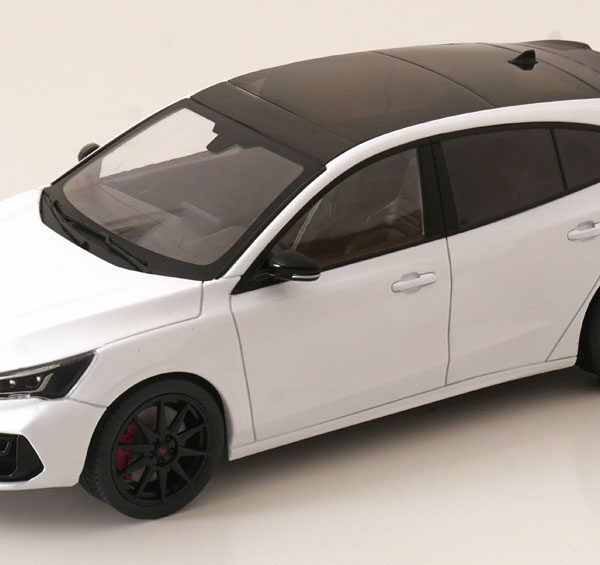 Ford Focus ST 2022 Wit 1-18 MCG Models