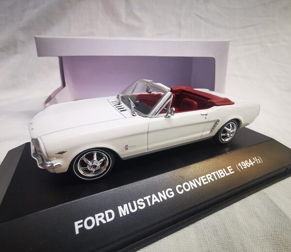 Ford Mustang Convertible 1964-1/2 Wit 1-43 Ixo Models ( made for the Mustang Garage )