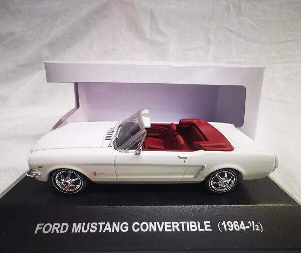 Ford Mustang Convertible 1964-1/2 Wit 1-43 Ixo Models ( made for the Mustang Garage )