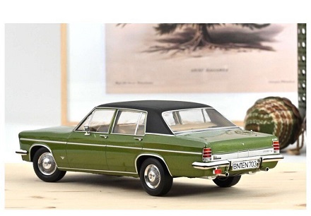 Opel Diplomat V8 1969 Groen Metallic 1-18 Norev Limited 300 Pieces