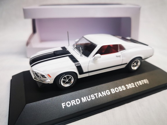 Ford Mustang Boss 302 1970 Wit / Zwart 1-43 Ixo Models ( made for the Mustang Garage )