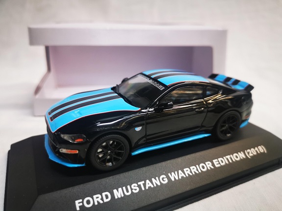 Ford Mustang 2018 "Warrior Edition" Zwart / Blauw 1-43 Ixo Models ( made for the Mustang Garage )