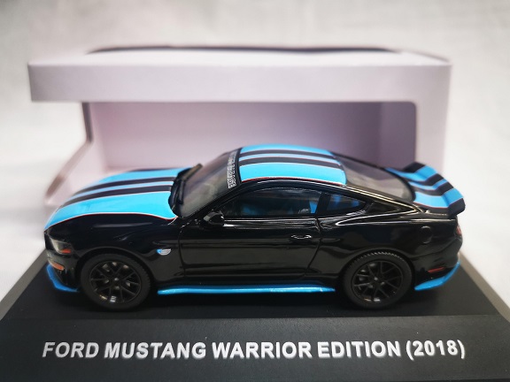 Ford Mustang 2018 "Warrior Edition" Zwart / Blauw 1-43 Ixo Models ( made for the Mustang Garage )