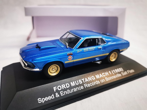 Ford Mustang Mach I 1969 "Speed & Endurance Records on Bonneville Salt Flats" Blauw / Goud 1-43 Ixo Models ( made for the Mustang Garage )