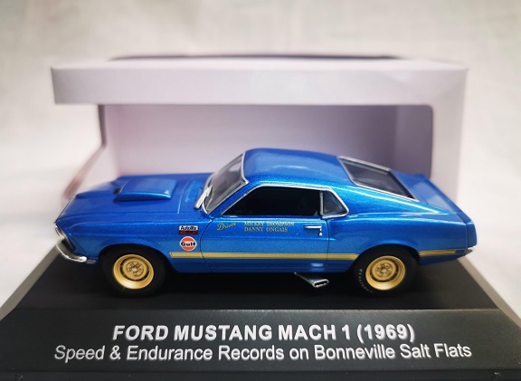 Ford Mustang Mach I 1969 "Speed & Endurance Records on Bonneville Salt Flats" Blauw / Goud 1-43 Ixo Models ( made for the Mustang Garage )