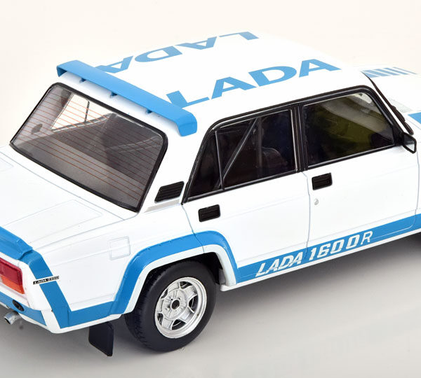 Lada 2105 VFTS 1983 Wit / Blauw 1-18 Ixo Models