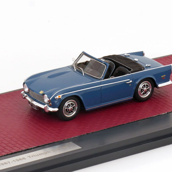 Triumph TR5 PI Roadster 1967-1968 Blauw 1-43 Matrix Scale Models Limited 408 Pieces (Resin)