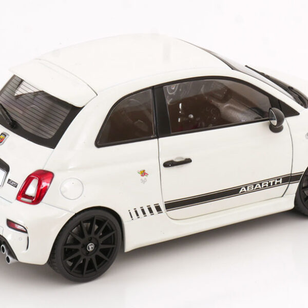 Fiat F595 Abarth 2022 Wit 1-18 Solido