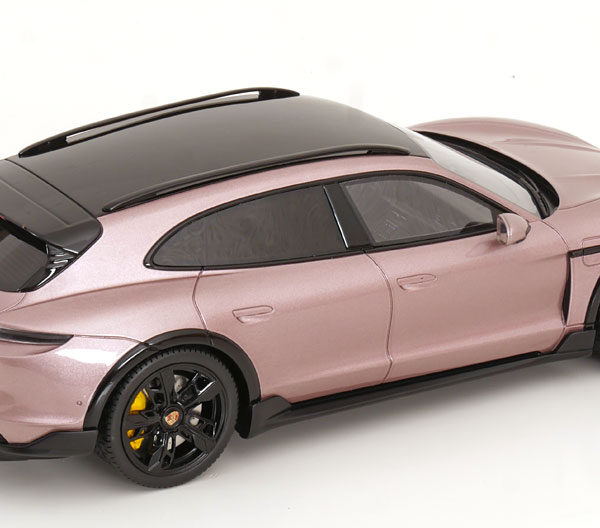 Porsche Taycan Turbo S Cross Turismo 2022 Pink Metallic / Zwart 1-18 GT Spirit Limited 999 Pieces (Resin)