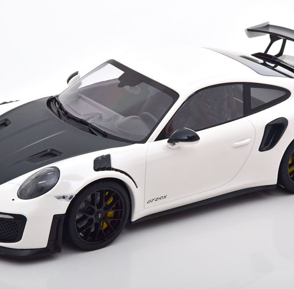 Porsche 911 (991 II) GT2 RS 2018 Wit / Zwart 1-18 Minichamps Limited 504 Pieces