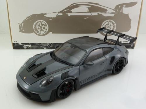 Porsche 911 (992) GT3 RS 2023 "Weissach Package" Grijs met Zwarte Velgen 1-18 Minichamps Limited 200 Pieces