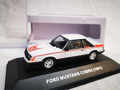 Ford Mustang Cobra 1981 Wit / Zwart 1-43 Ixo Models ( made for the Mustang Garage )