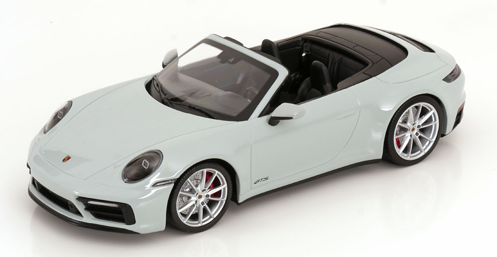 Porsche 911 (992) Carrera 4 GTS Cabriolet Lichtgrijs 1-18 Minichamps