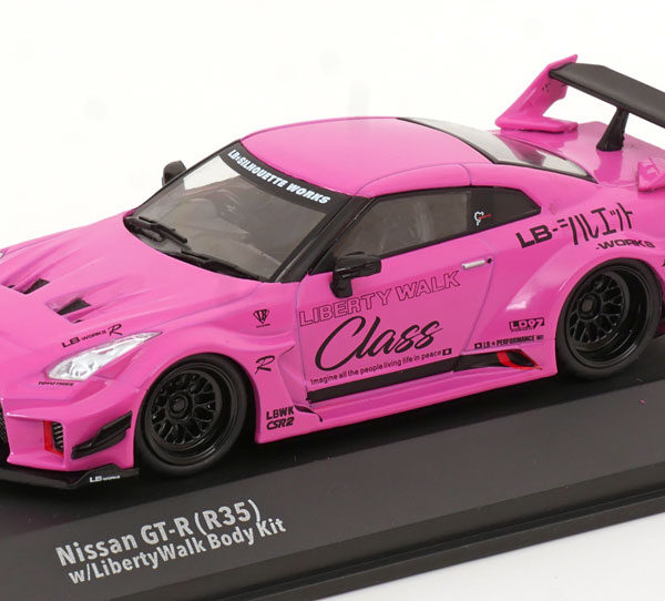 Nissan GT-R (R35) Liberty Walk Body Kit 2019 Pink / Zwart 1-43 Solido