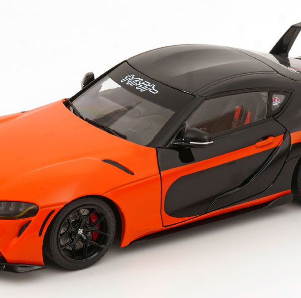 Toyota GR Supra 2024 Oranje / Zwart 1-18 Solido