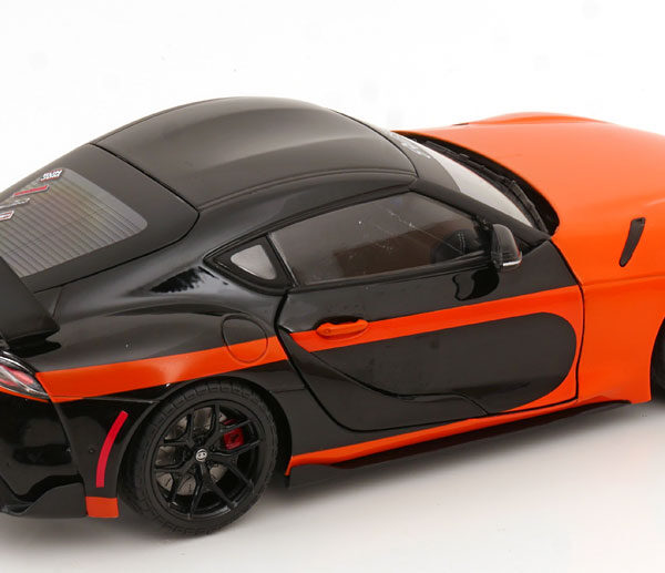 Toyota GR Supra 2024 Oranje / Zwart 1-18 Solido