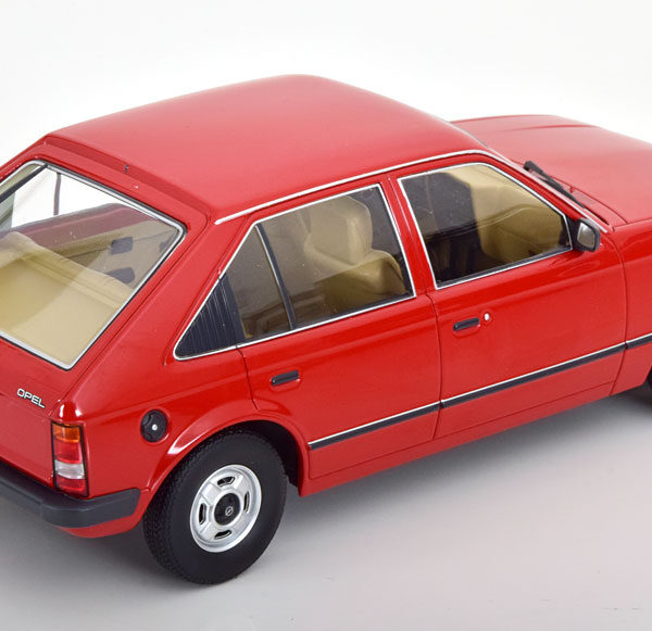 Opel Kadett D 1984 Rood 1-18 Triple 9 Collection