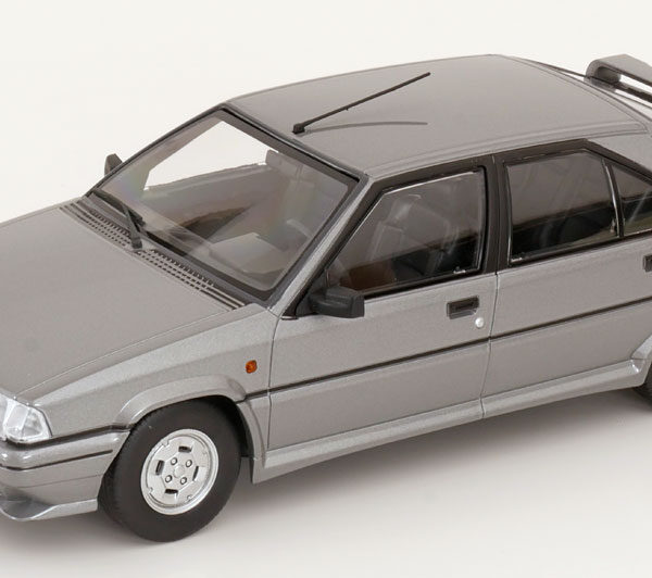 Citroen BX GTI 1990 Lichtgrijs 1:18 Triple 9 Collection