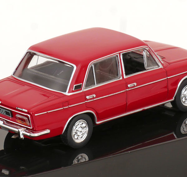 Lada 1500 Limousine 1980 Rood 1-43 Ixo Models