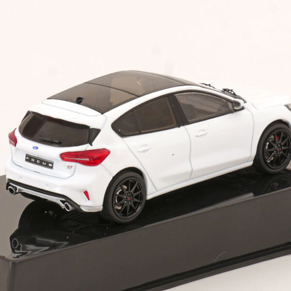 Ford Focus ST 2022 Wit 1-43 Ixo Models