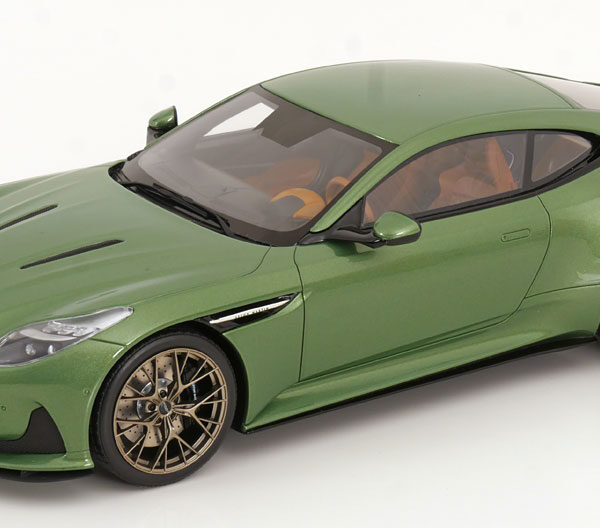 Aston Martin DB12 Vantage 2023 Groen Metallic 1-18 GT Spirit Limited 999 Pieces