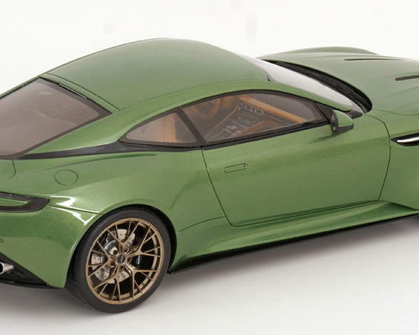 Aston Martin DB12 Vantage 2023 Groen Metallic 1-18 GT Spirit Limited 999 Pieces