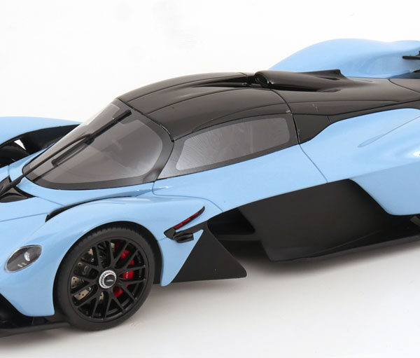 Aston Martin Valkyrie 2023 Lichtblauw / Zwart 1-18 GT Spirit Limited 999 Pieces (Resin)