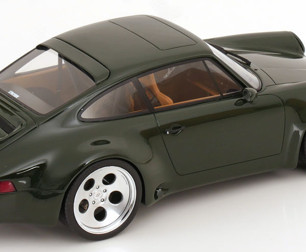 Porsche 911 (993) "Strosek" (Mega 30 Jaar) 2024 Donkergroen 1-18 GT Spirit Limited 999 Pieces (Resin)