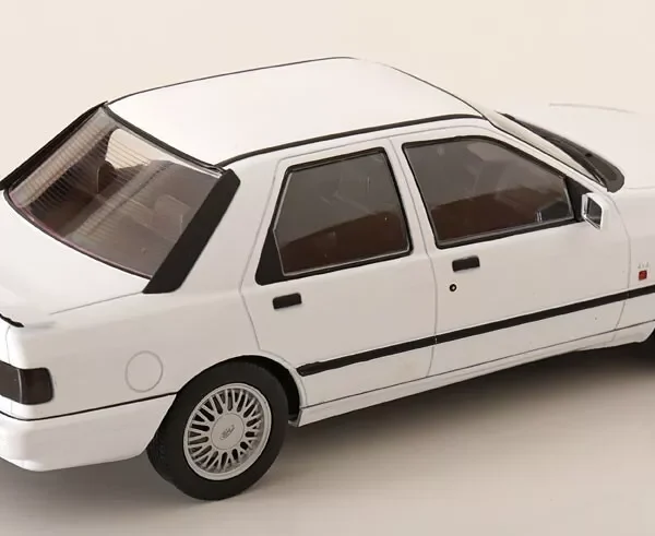 Ford Sierra Cosworth 4X4 1992 Wit 1-18 MCG Models