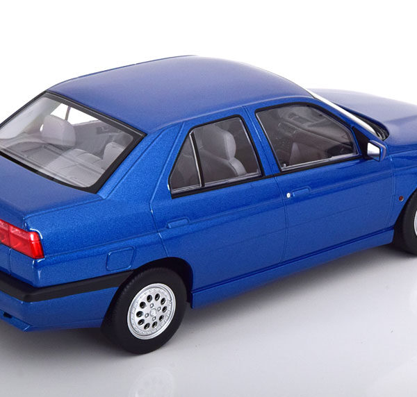 Alfa Romeo 155 1996 Blauw 1-18 Triple 9 Collection