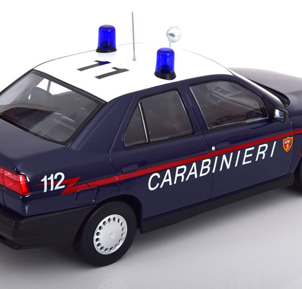 Alfa Romeo 155 "Carabinieri" 1996 Donkerblauw / Wit 1-18 Triple 9 Collection