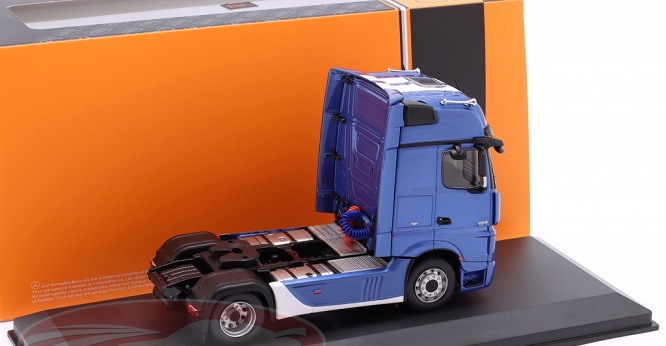 Mercedes-Benz Actros MP4 2012 Blauw Metallic 1:43 Ixo Models