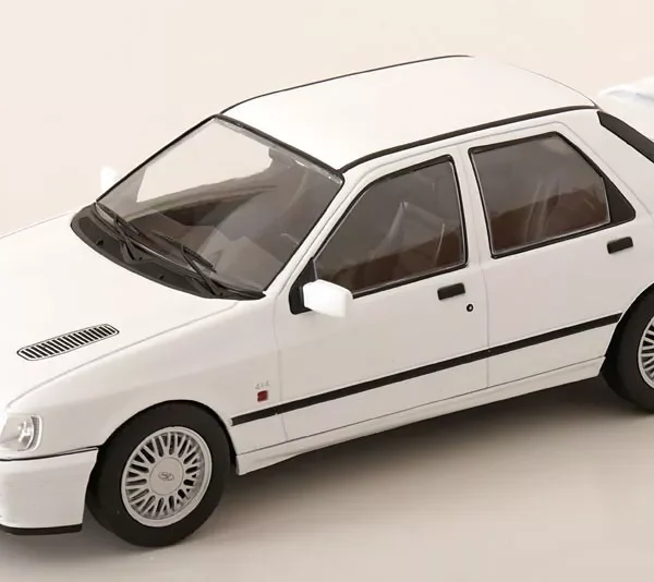 Ford Sierra Cosworth 4X4 1992 Wit 1-18 MCG Models