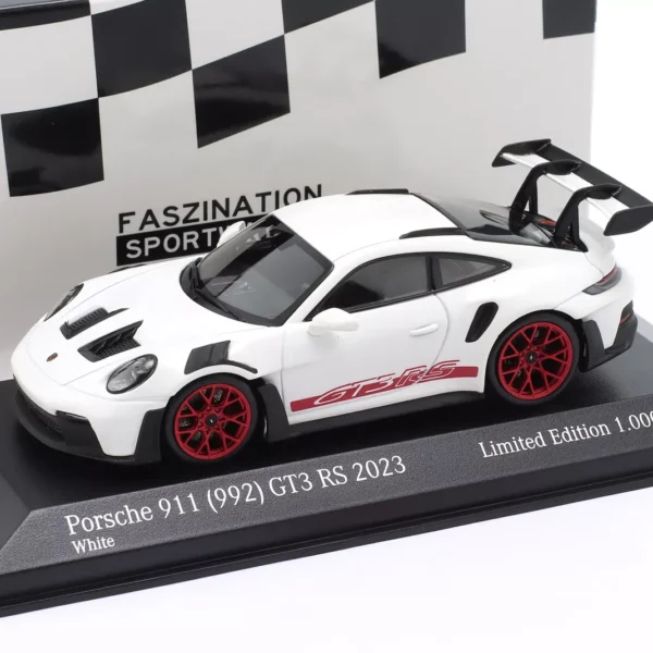 Porsche 911 (992) GT3 RS 2023 Wit ( Rode Velgen ) 1:43 Minichamps Limited 1000 Pieces